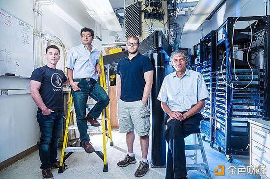  （上图是谷歌人工智能量子团队成员，从左到右分别是：Charles Neill、Pedram Roushan、Anthony Megrant和团队领导John Martinis）