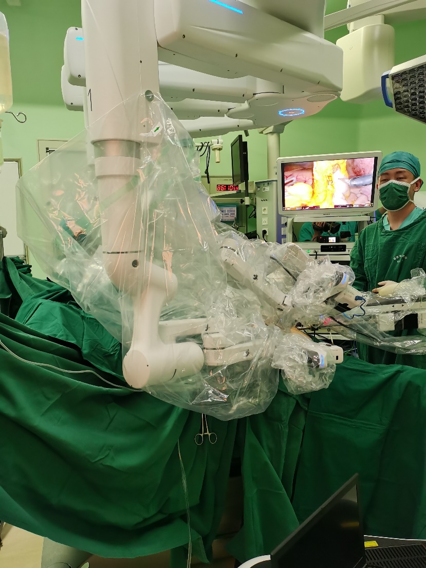 国产机器人在解放军总医院妇产医学部完成妇科