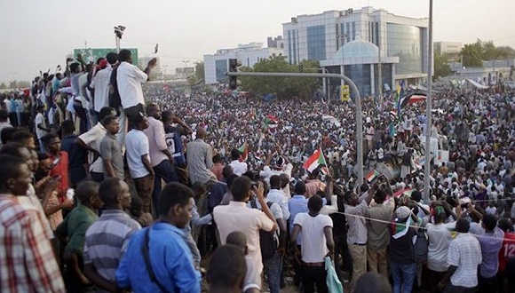 苏丹军事政变点燃民众怒火：我们要的军事是民选政府
