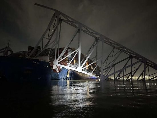 马士基欧股跌超5%，公司租赁货轮撞塌巴尔的摩大桥，或影响周边港口航运