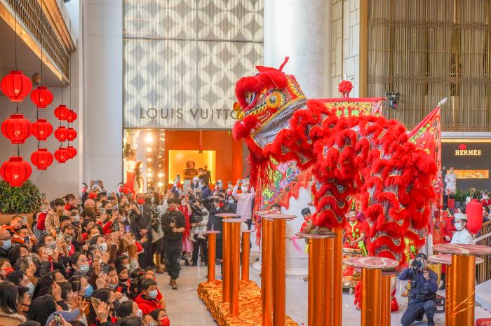 一周旅行指南 | 王府半岛酒店呈现新春舞狮表演，吉祥航空率先恢复<a href=