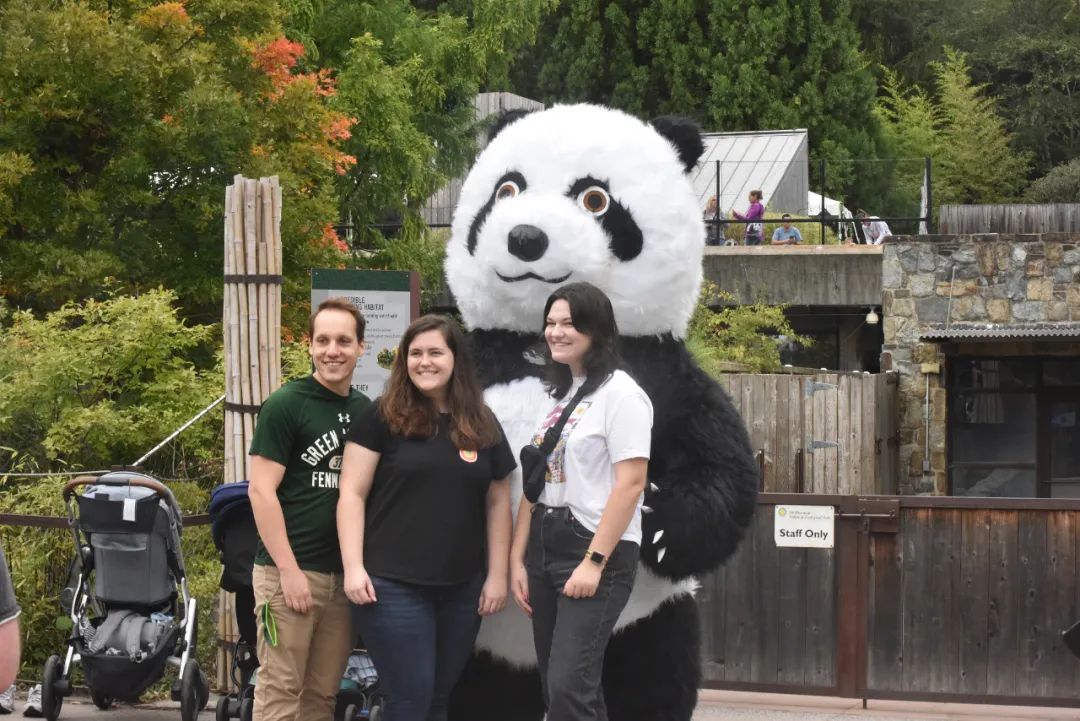 华盛顿国家动物园为三只旅美大熊猫举办“告别派对”
