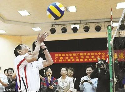 ▲81岁的袁隆平参加气排球友谊赛。图/视觉中国