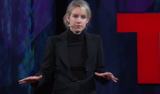 伊丽莎白在TED演讲上擅长为Theranos讲故事 / 图源：视频截图