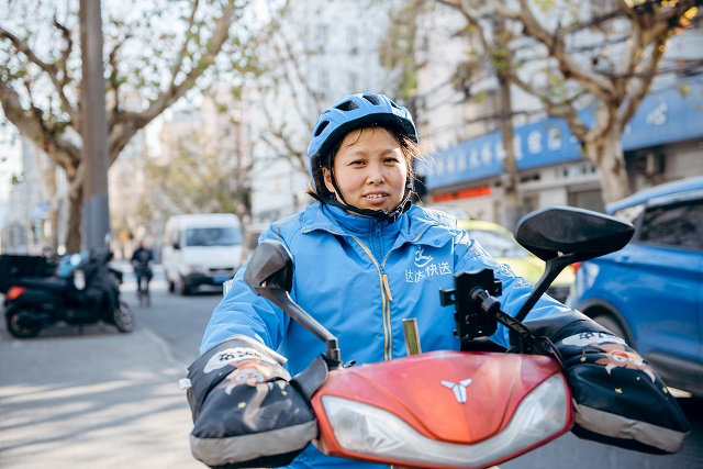 疫情中的女骑手：1/3在一线城市穿梭，半数不设定接单目标