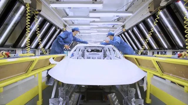 长城汽车泰国罗勇工厂的现代化生产线。图源：环球网