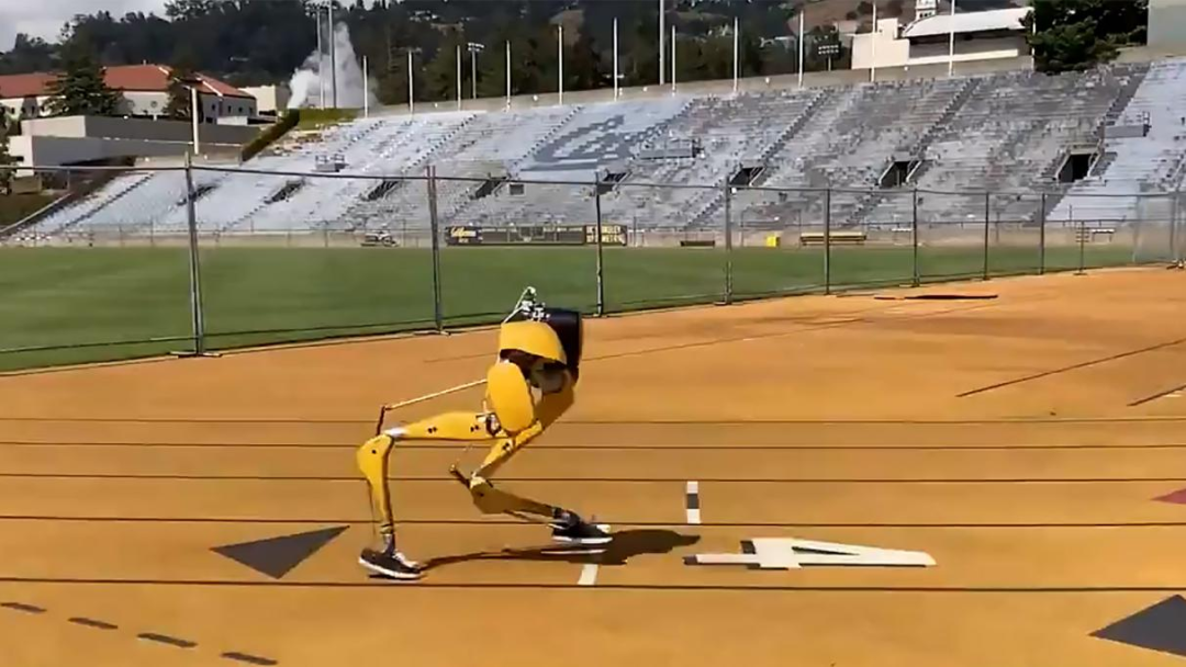 AI让两足机器人Cassie在不同地形奔跑400米，并能完成立定跳远和跳高动作