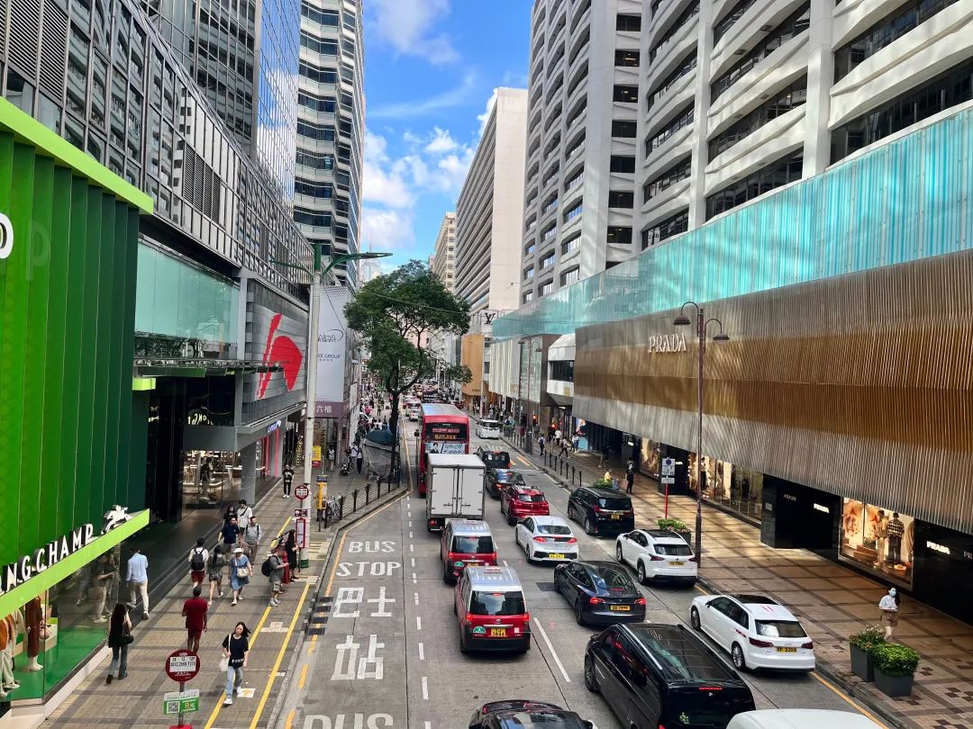 香港广东道奢侈品牌林立。（图/时代周报记者摄于2024年6月）