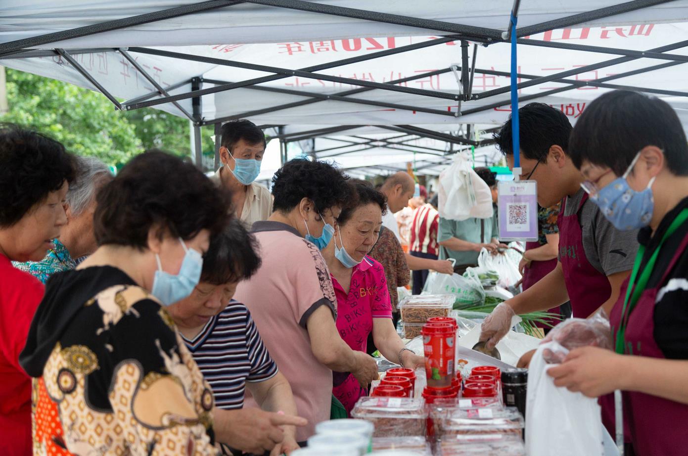 青島園藝市集進社區活動舉辦首屆膠東五市林產品展銷會,50餘家林企