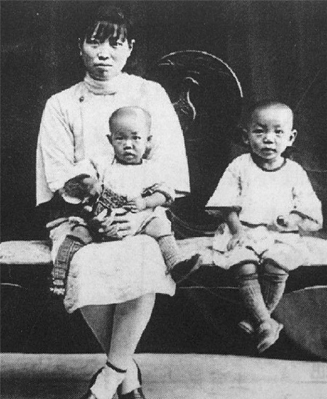 △袁隆平（左）和母亲