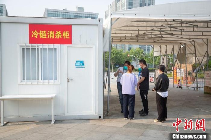 上海第二工业大学自主设计建立集中式冷链物品消杀站 。上海第二工业大学 摄