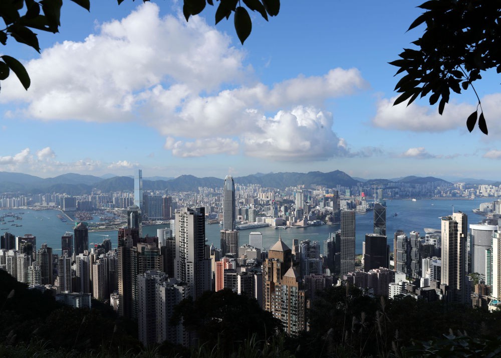 香港维多利亚港两岸景色（资料图片）。新华社记者 李钢 摄