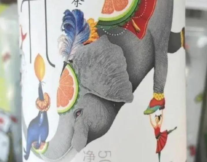 农夫山泉回应大象包装争议：是正常插画风格