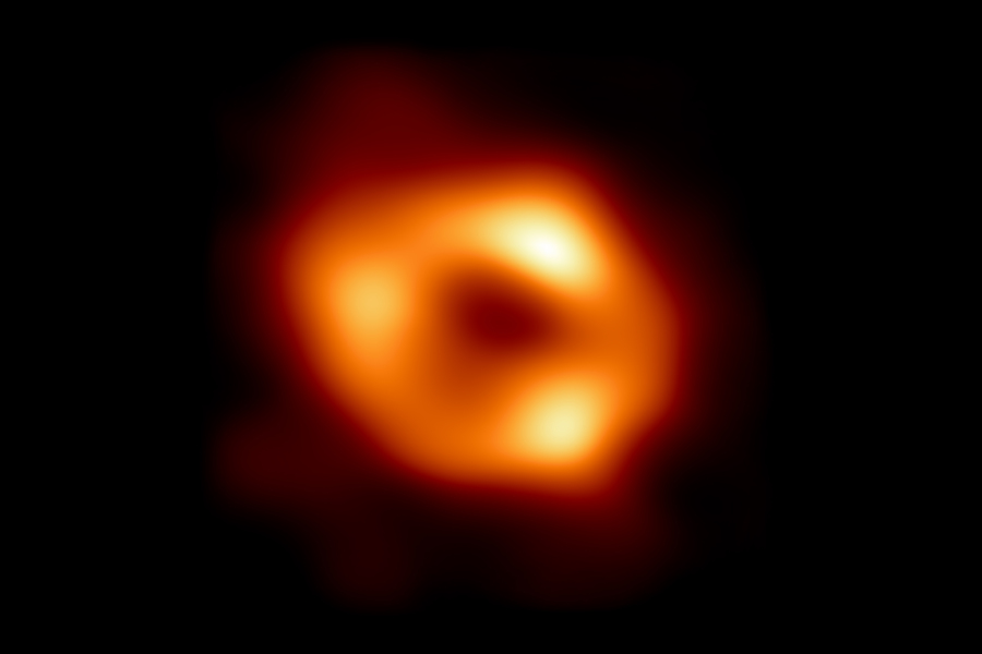 天文学家首次拍摄到银河系中心超大质量黑洞Sagitarrius A*的图像