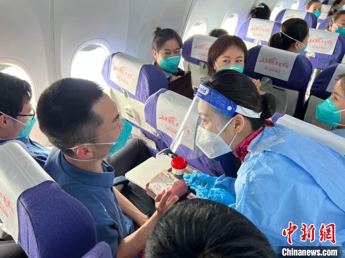 （上海战疫录）一天12班包机 山西援沪1645名医护人员返程