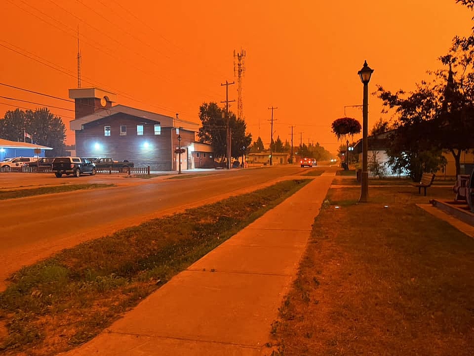 加拿大西北地区野火肆虐，首府近2万居民接到撤离命令