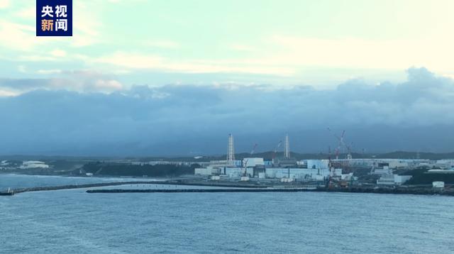 23日航拍福岛第一核电站排海口附近画面（来源：央视新闻客户端）