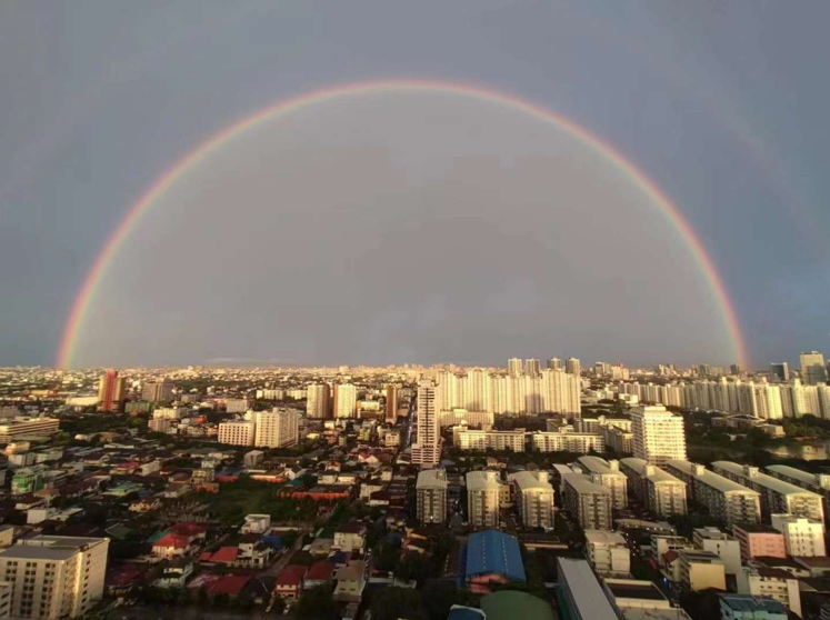 曼谷雨后的彩虹