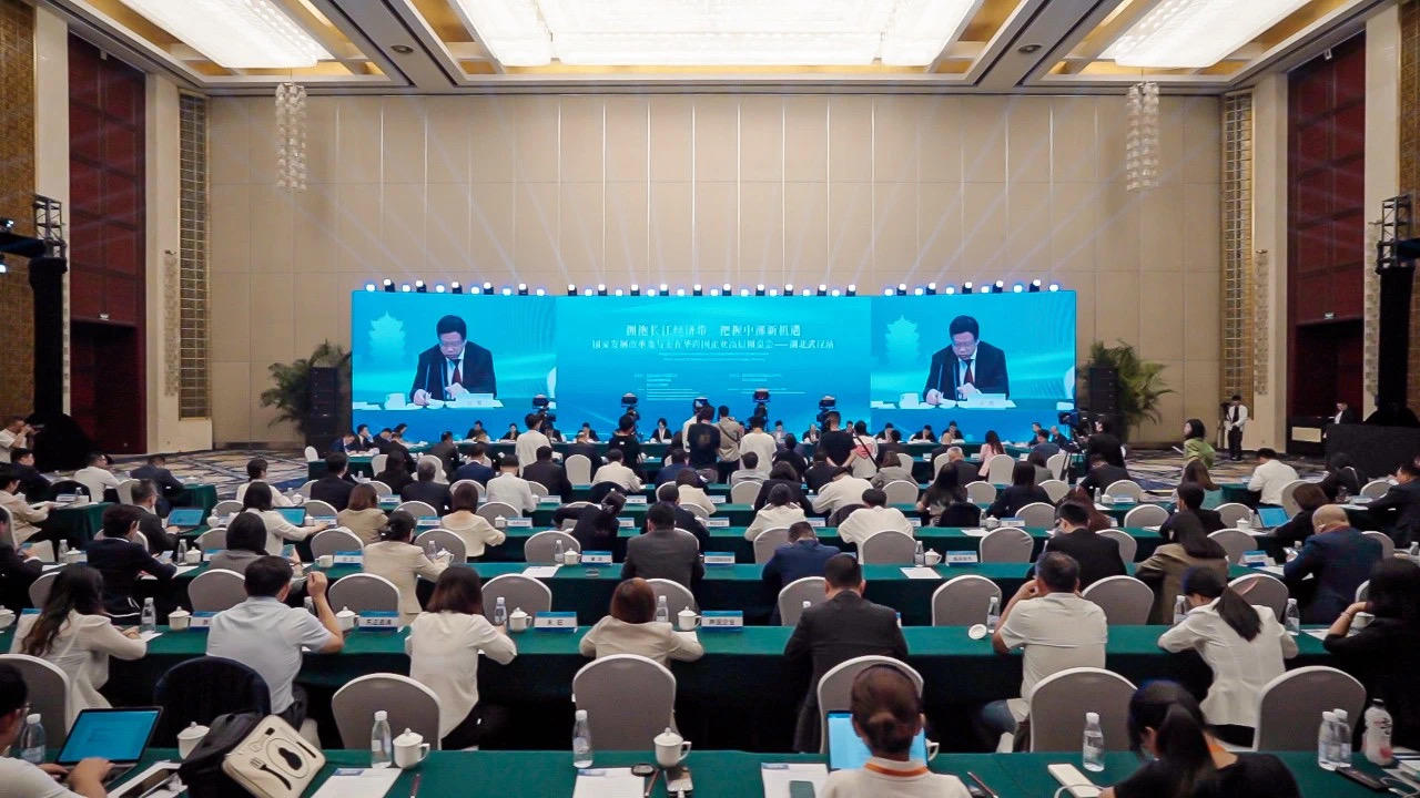 “国家发改委与美在华跨国企业高层圆桌会”在湖北武汉举行