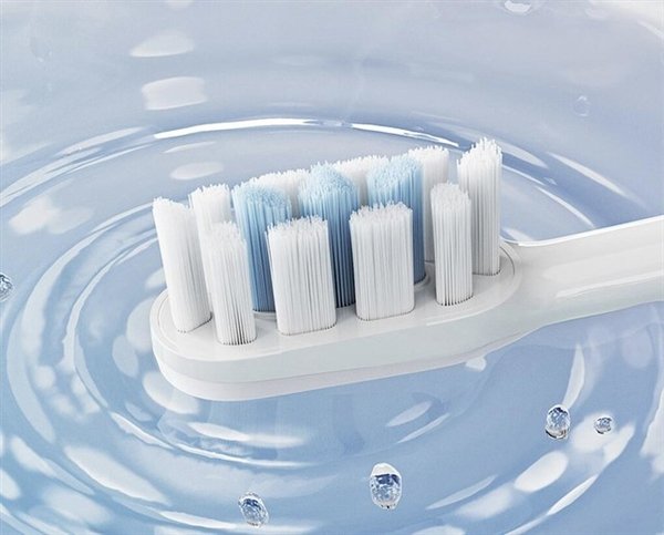 刷牙三十年 为何刷不出一口大白牙？原因揭开