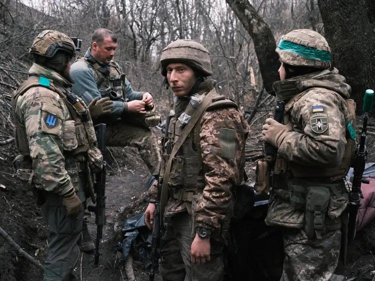 ▲2023年3月，乌克兰战斗人员在巴赫穆特附近的前线。资料图
