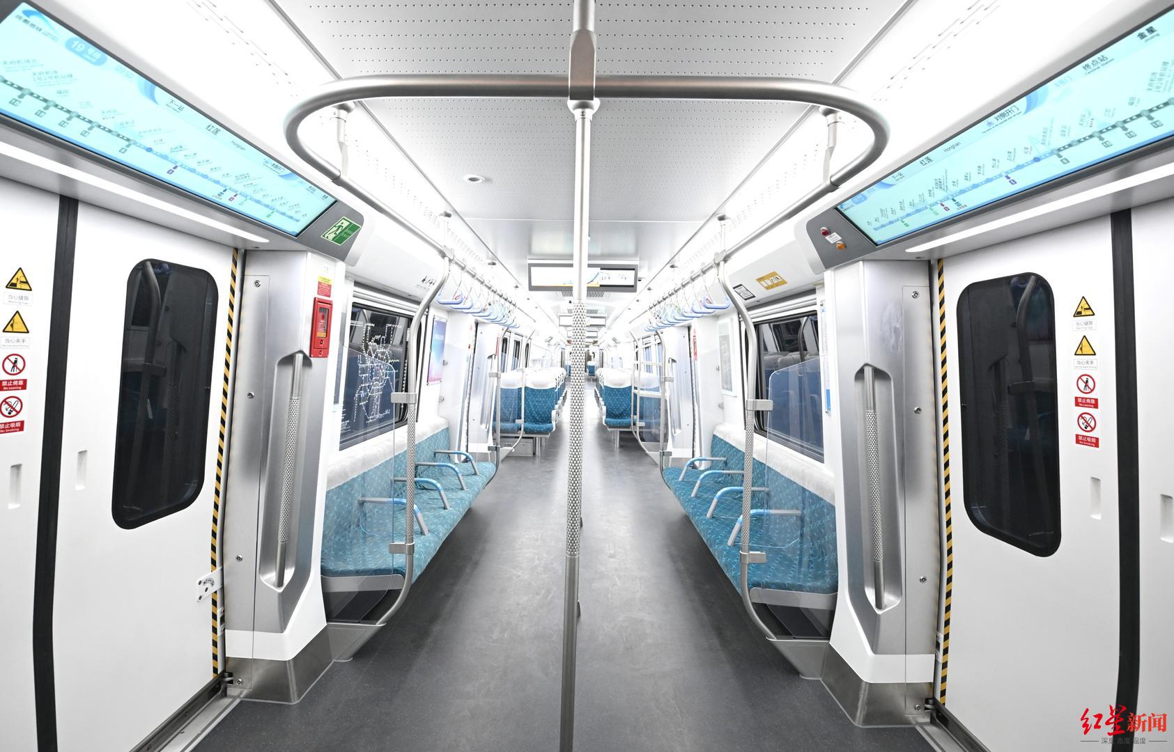 ▲成都地铁19号线二期车厢内景
