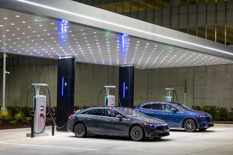 梅赛德斯-奔驰首家充电中心在美国开业：设 16 个充电头，额定 500kW