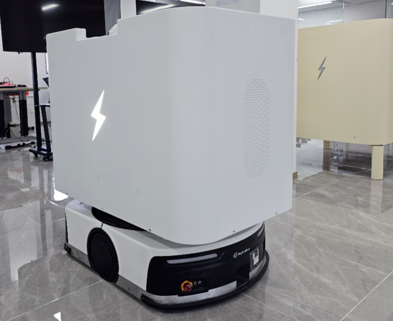 ▲睿乐达专为新能源汽车设计的充电机器人