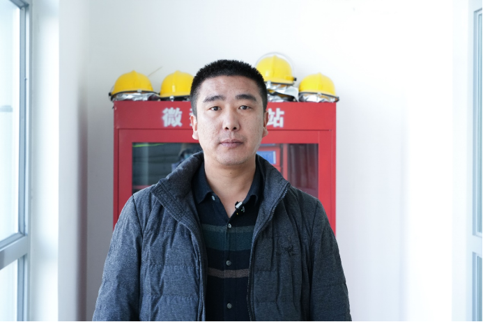 图为：海南藏族自治州共和县网格员