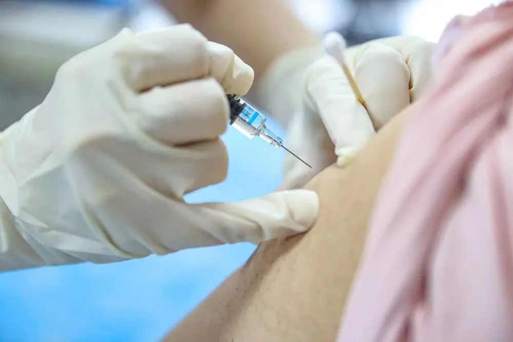 中国很多省市已经开始为65岁以上人群免费接种流感疫苗