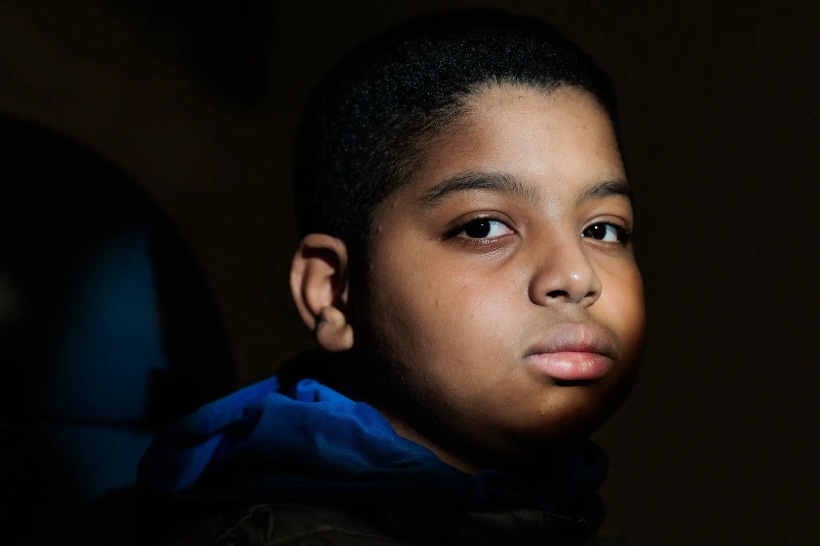 ▲11岁的艾萨姆是第一位在美国接受先天性耳聋基因治疗的人