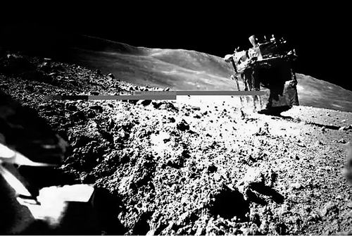 日本月球探测器发回第一批图像