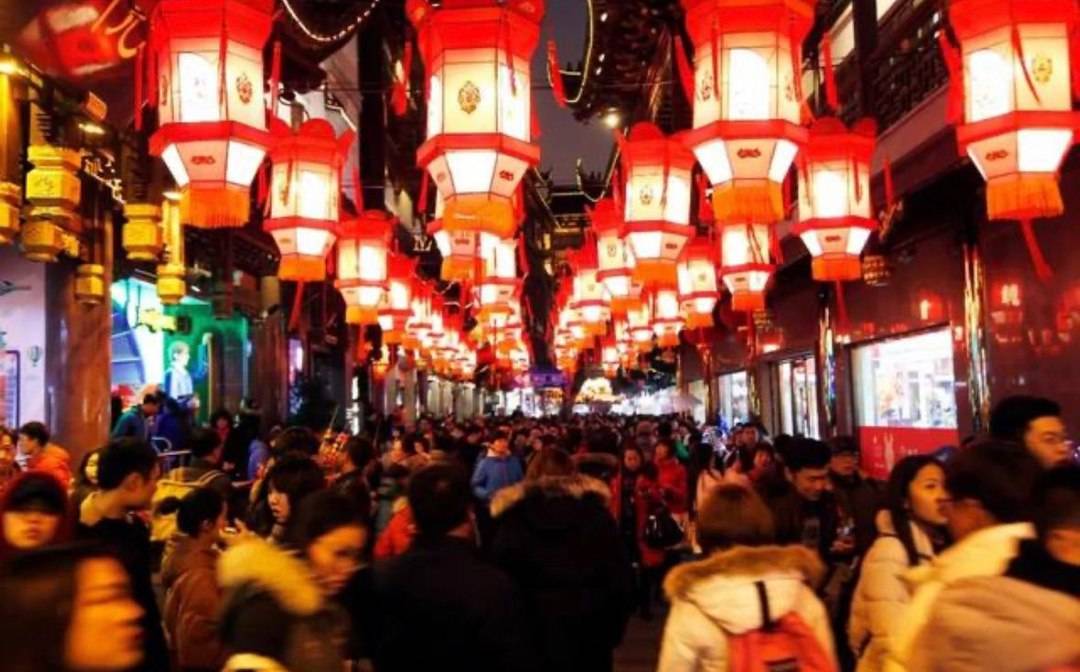龙年热经济| 今年过年流行去小城寻年味，洛阳、佛山、景德镇、柳州春节预订增4.5倍