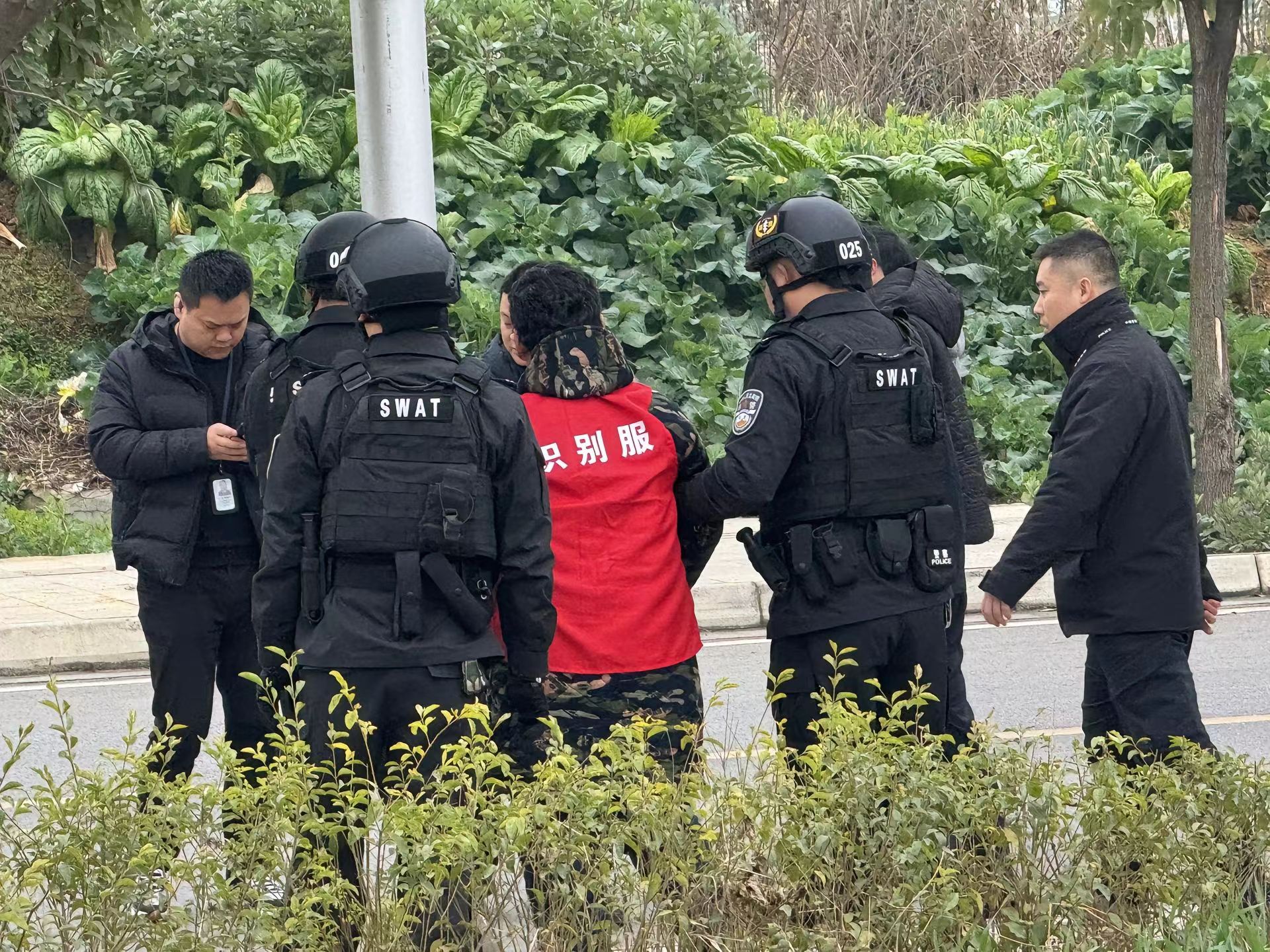 德阳警方悬赏通缉嫌疑人李小龙在广元被抓获 此前涉嫌杀害前妻潜逃