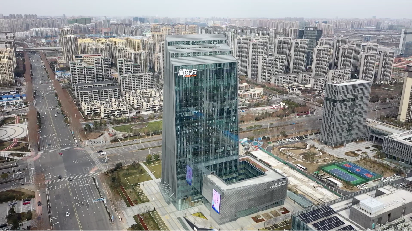 在疯狂小杨哥的地盘，俞敏洪要干件大事：建总部大楼，开始招直播主播