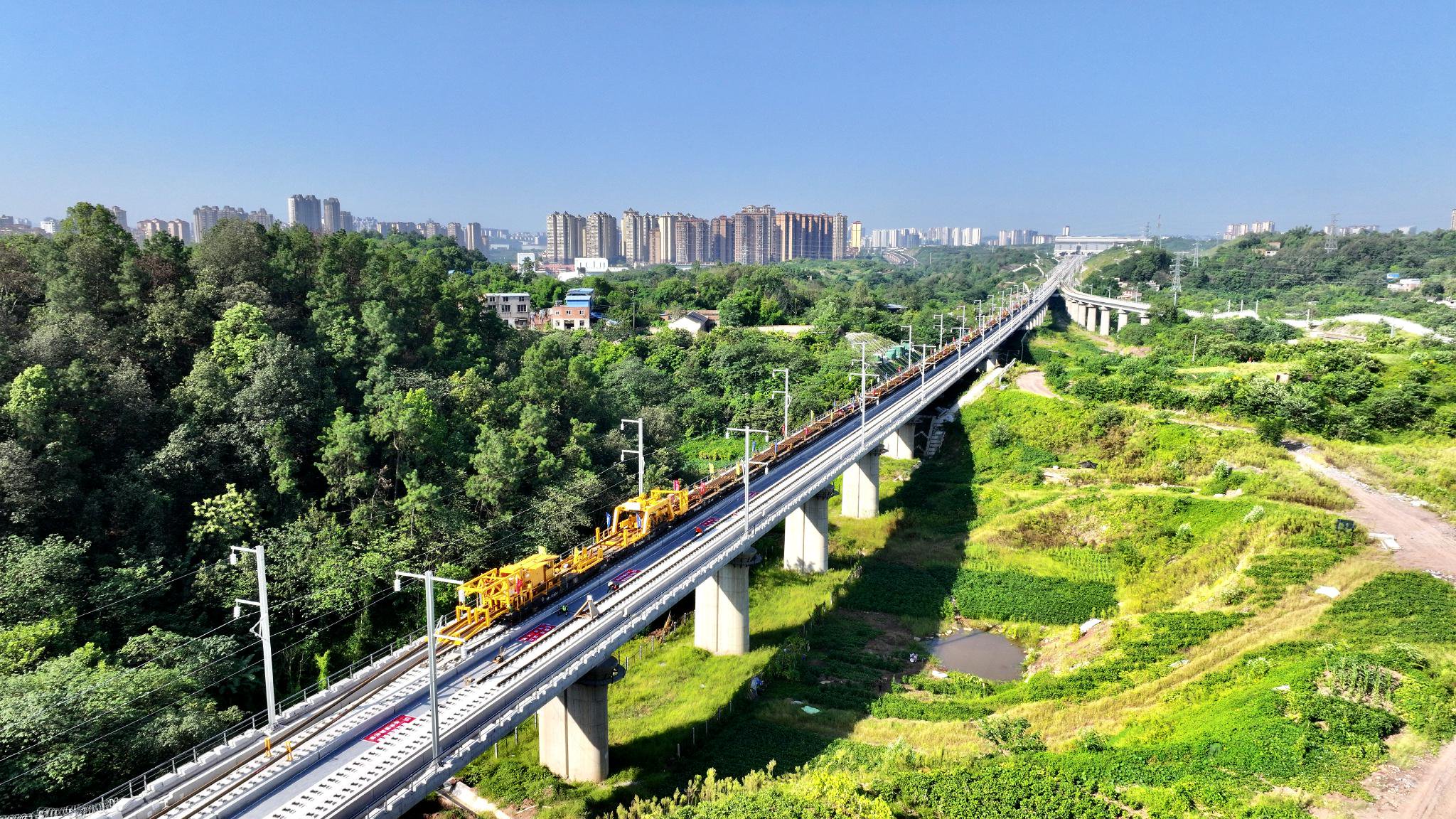 渝昆高铁渝宜段全线铺轨完成，2024年有望具备通车条件