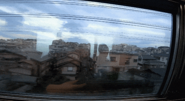 ▲Sora生成的“穿过东京郊区火车车窗上的倒影”视频内容。图据网络