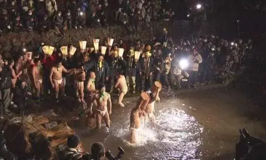 “没有足够的年轻人参加”，日本流传千年的“苏民祭”停办