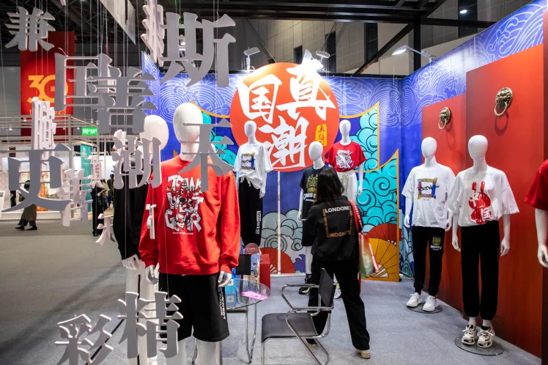2023年3月29日，上海，中国国际服装服饰博览会（春季）图/东方IC