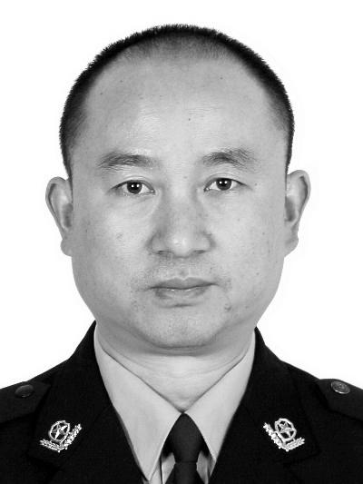 成都彭州公安交警大队民警王智芬因公牺牲，年仅49岁