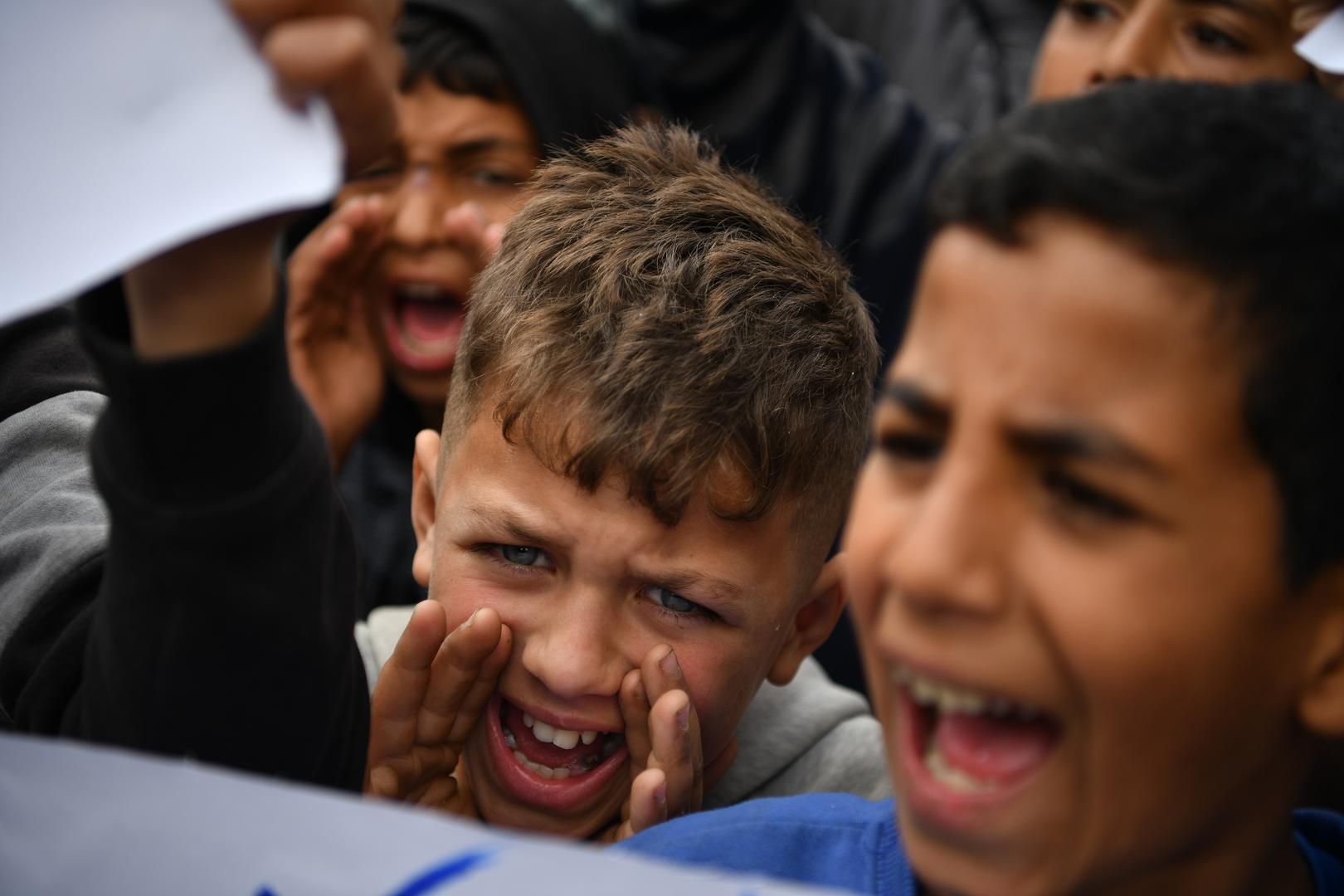 ▲27日，巴勒斯坦儿童抗议以色列对加沙袭击导致食物和水短缺 据视觉中国