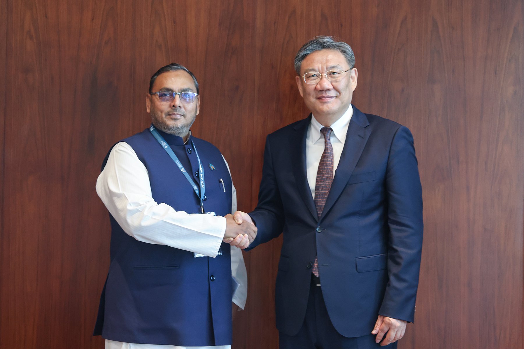 王文涛部长会见孟加拉国商务部国务部长阿萨努