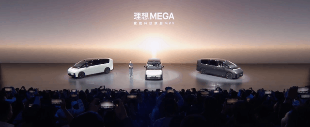 理想 MEGA MPV 车型采用双电机四驱系统，百公里加速 5.5 秒