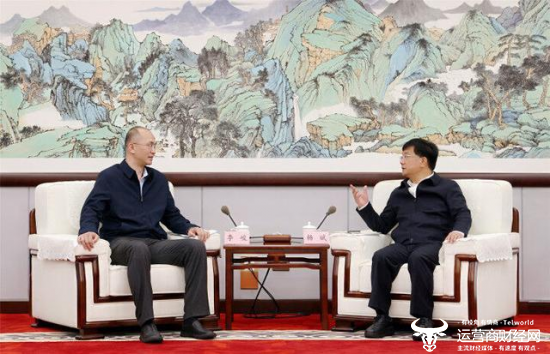 中国电信集团副总李峻最近去了两个地方 都去做什么？