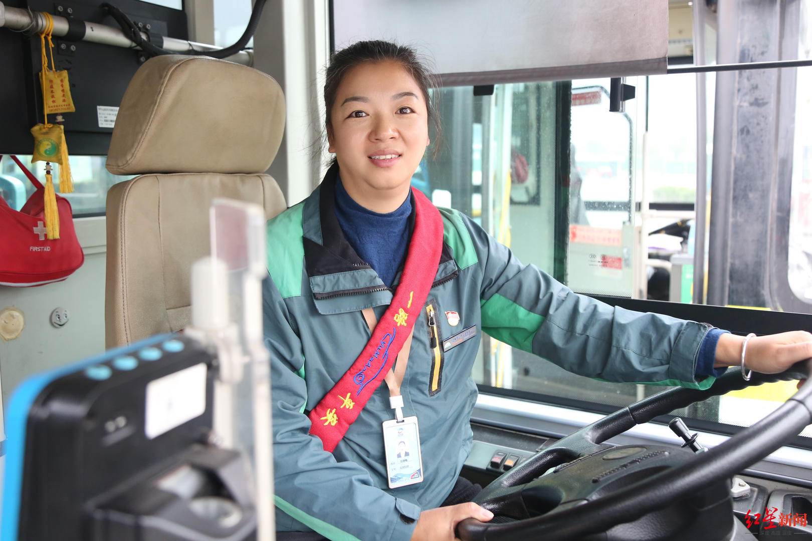 达州女子上榜全国“十大最美公交司机”：从业20多年，安全行车里程超130万公里