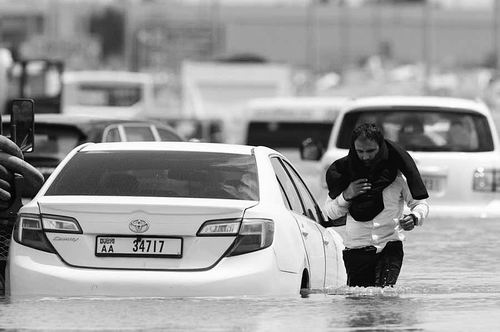 是人工降雨导致迪拜洪水吗