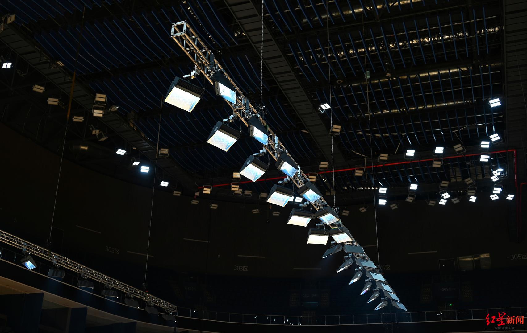 ▲针对羽毛球国际赛事标准装备的照明灯光设备