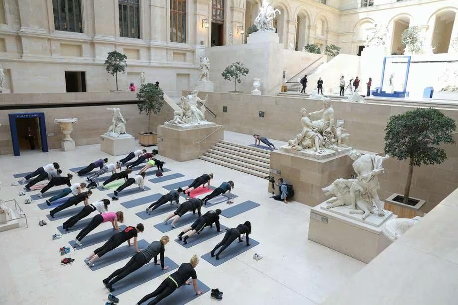 ▲在博物馆里做瑜伽是让人身心舒畅的事