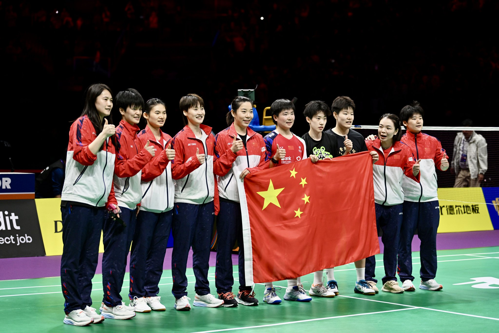 中国队庆祝夺冠