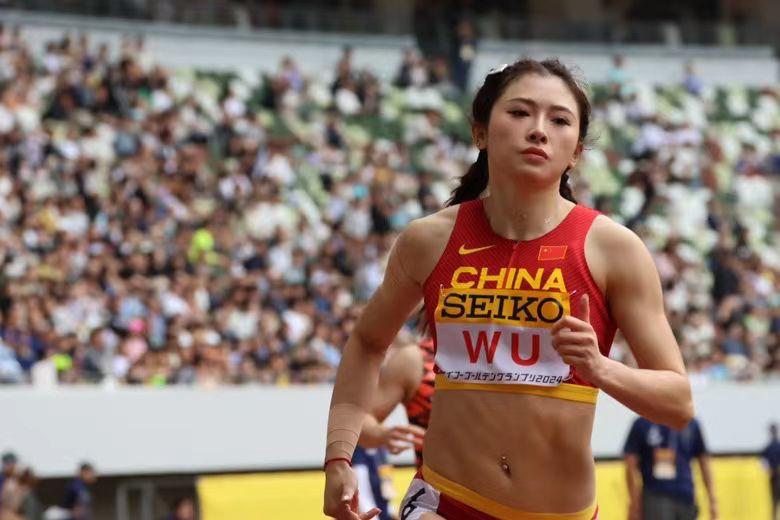 又夺冠了！吴艳妮以12秒80在日本东京夺冠，并刷新赛会纪录